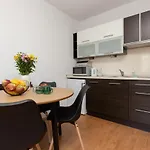 Cozy Apartment With Balcony Warszawa By Noclegi Renters
