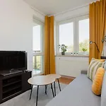 Cozy Apartment With Balcony Warszawa By Noclegi Renters